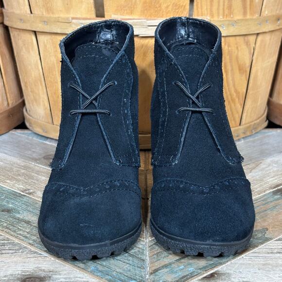 MIA Pampa Black Suede Wingtip Brogue Wedge Heel Lace-Up Ankle Booties Womens 6 - Picture 4 of 11